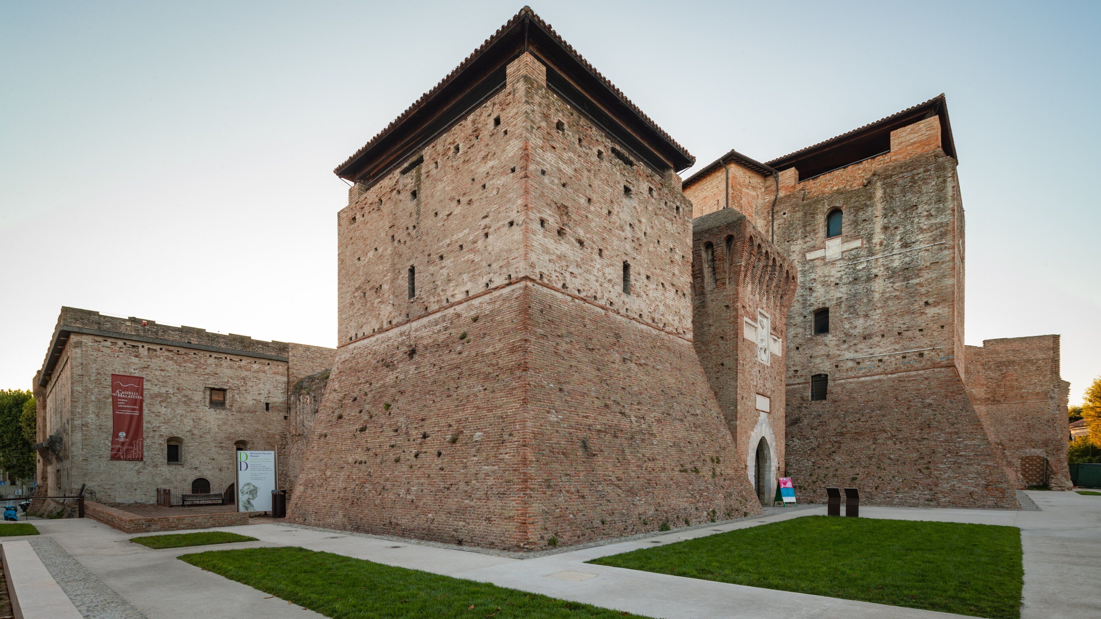 Castel Sismondo featuring heritage architecture