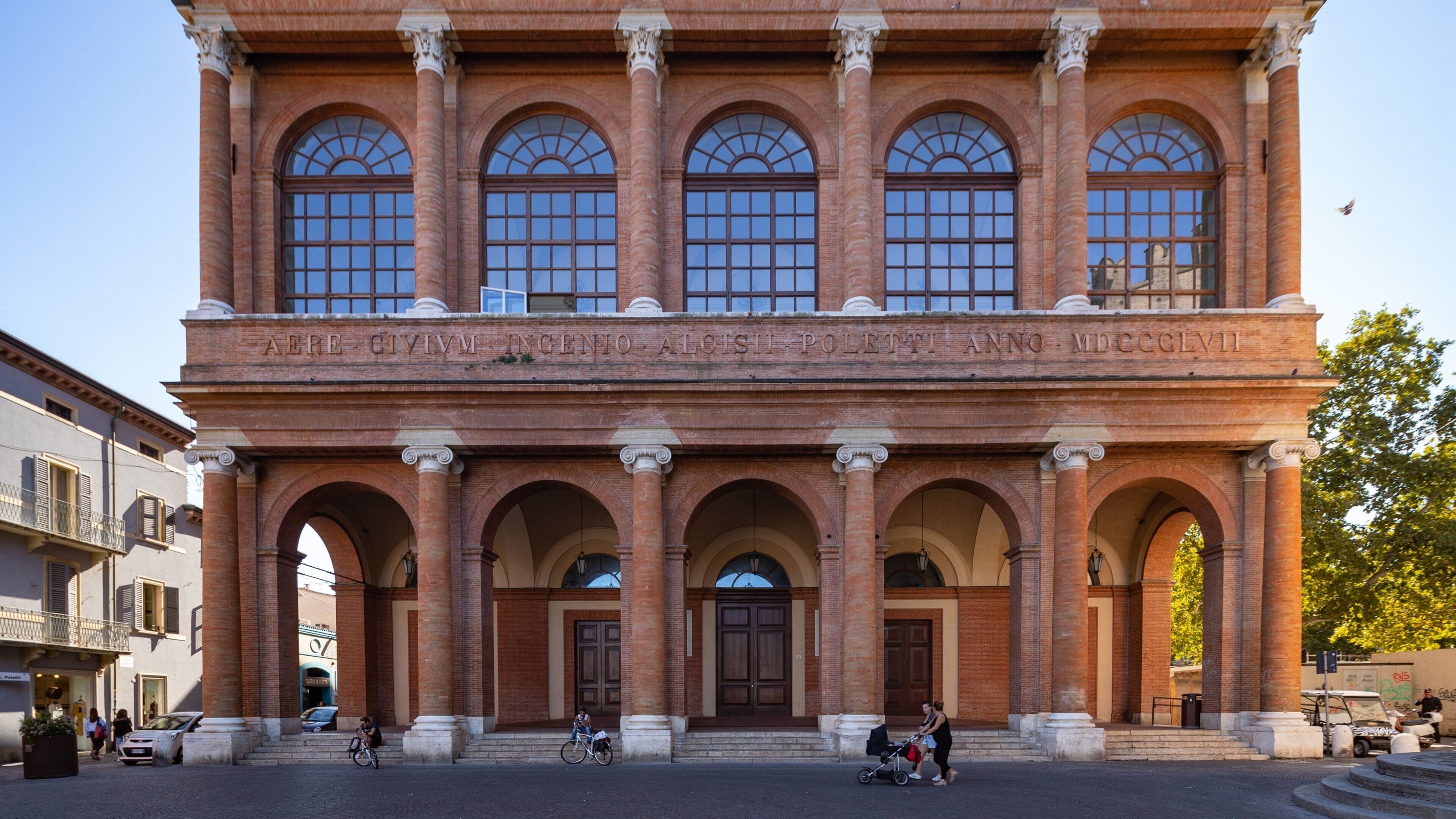 Palazzo dell\'Arengo e del Podesta showing heritage architecture