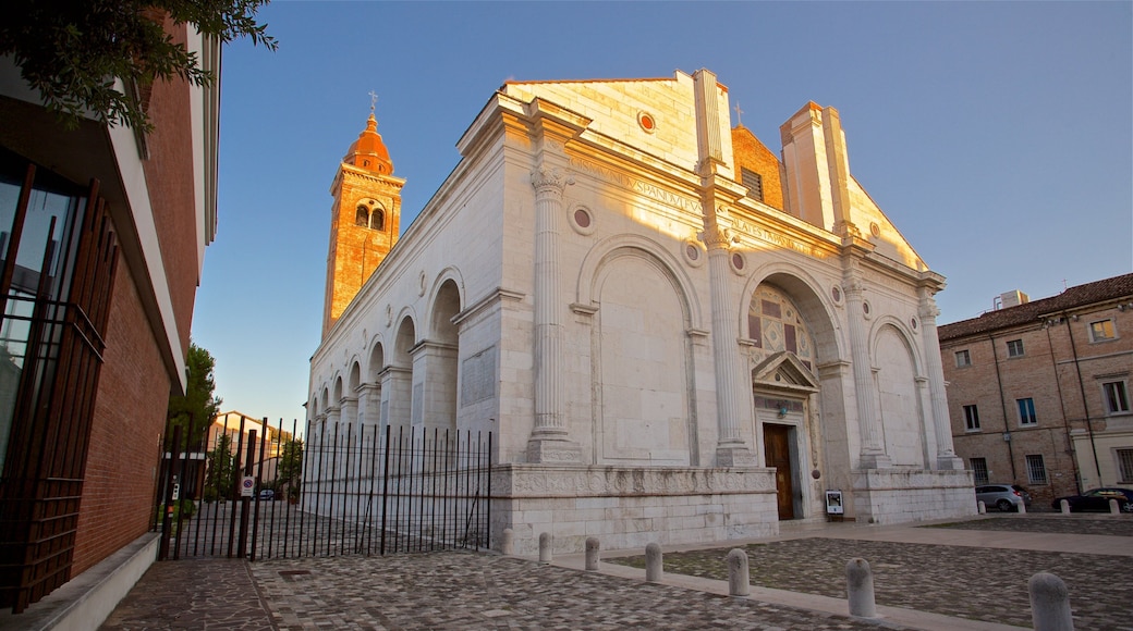 Basilica Cattedrale showing heritage architecture, a church or cathedral and a sunset