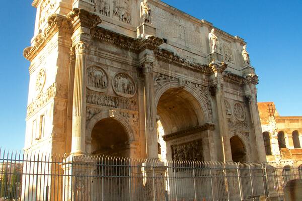 Arco de Constantino ofreciendo un monumento, patrimonio de arquitectura y elementos del patrimonio