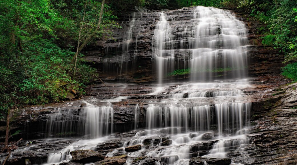 Hendersonville Waterfalls
#AdventurePhotoContest
#Aventure