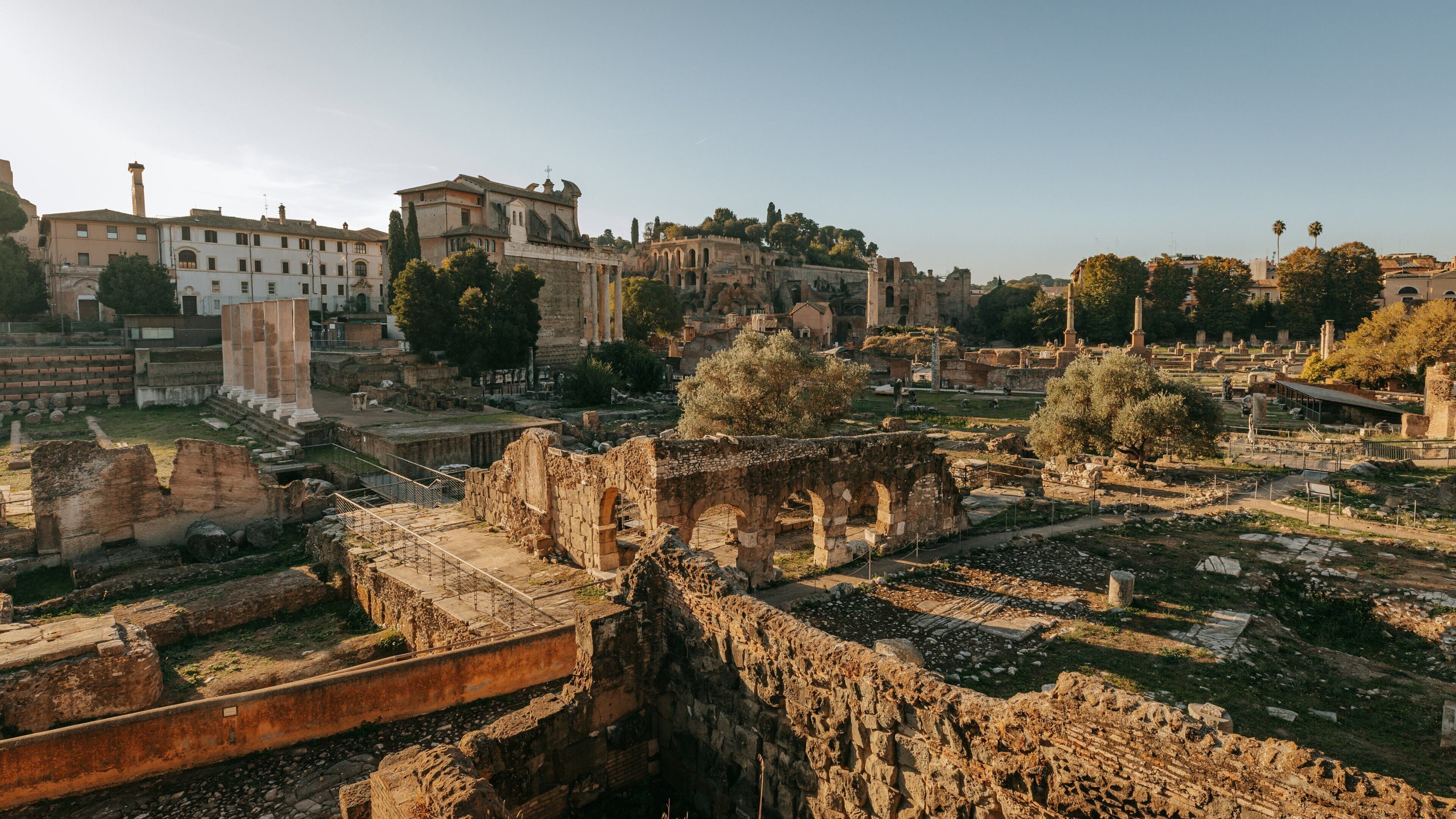 Trajan\'s Forum which includes a ruin and heritage elements