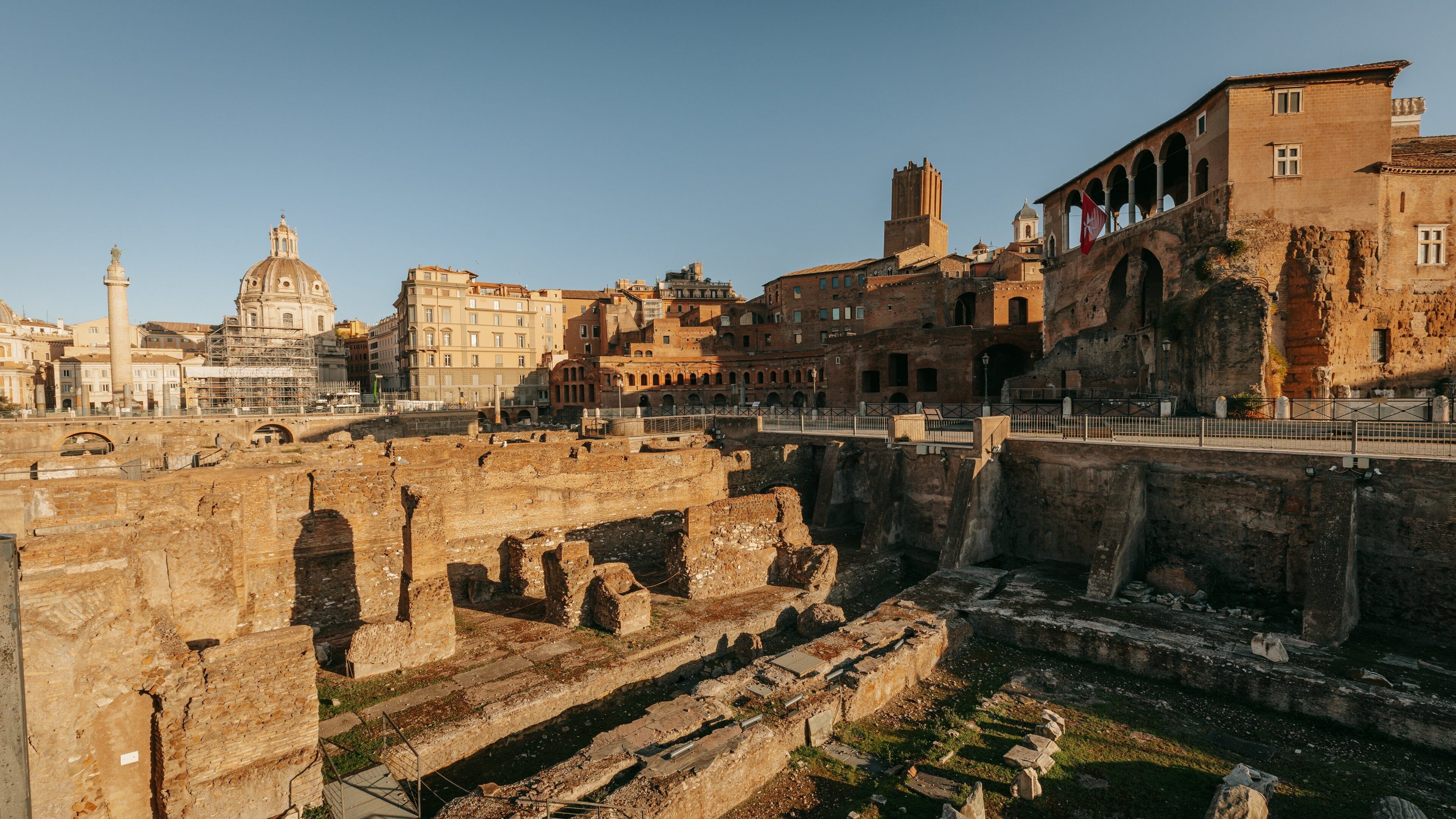 Trajan\'s Forum showing heritage elements and a ruin