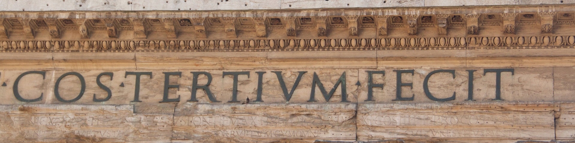 Piazza della Rotonda which includes signage