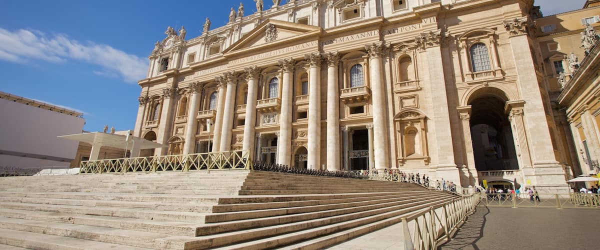 St. Peter\'s Basilica showing a church or cathedral, religious elements and a city