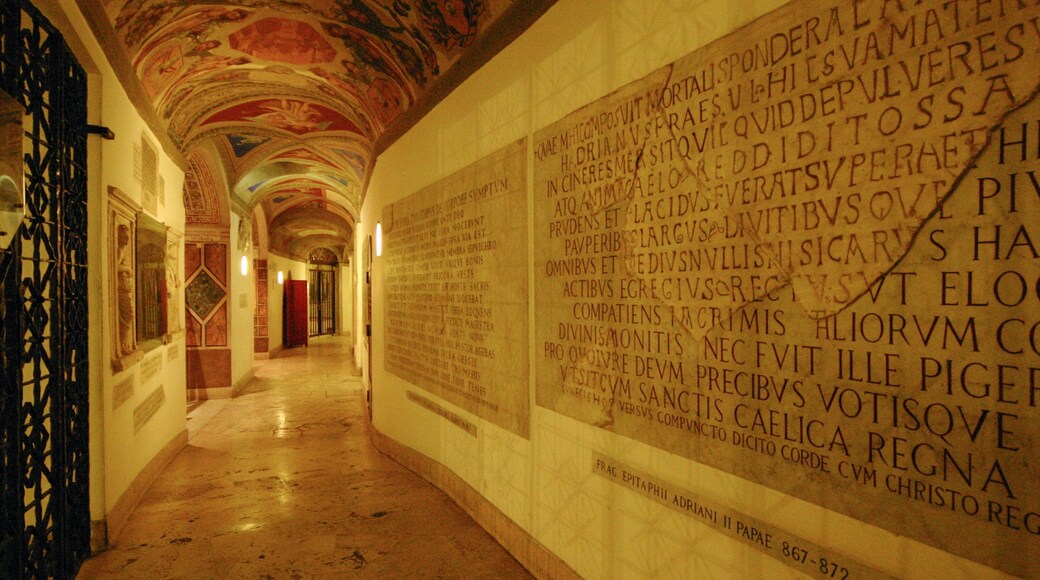 St. Peters basilika som inkluderer kirke eller katedral, religion og innendørs