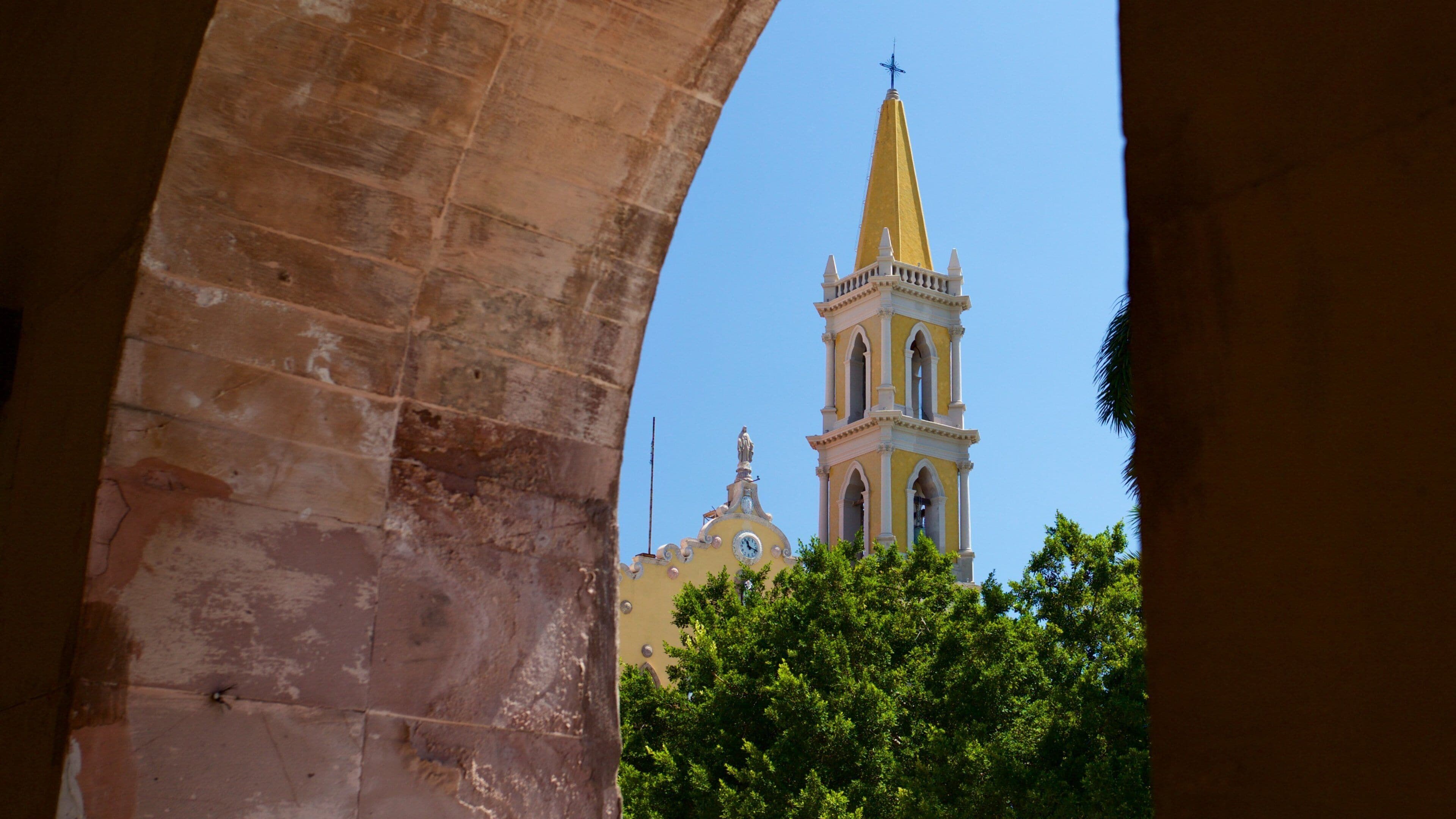 Catedral de la Inmaculada Concepción som inkluderer historisk arkitektur og kirke eller katedral