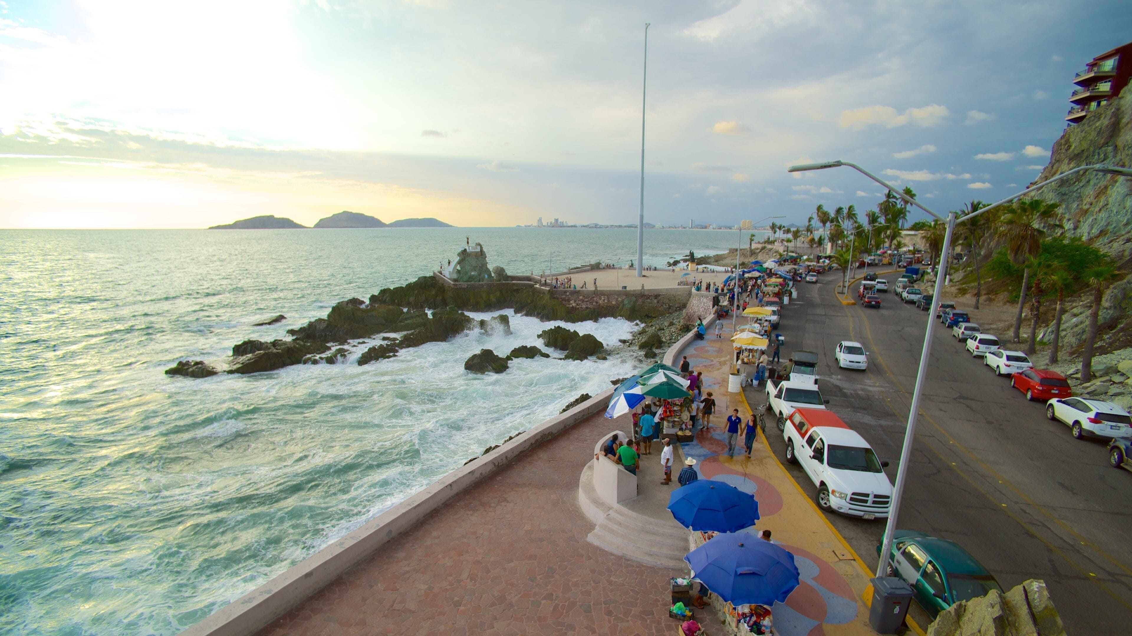 Olas Altas Beach showing rugged coastline