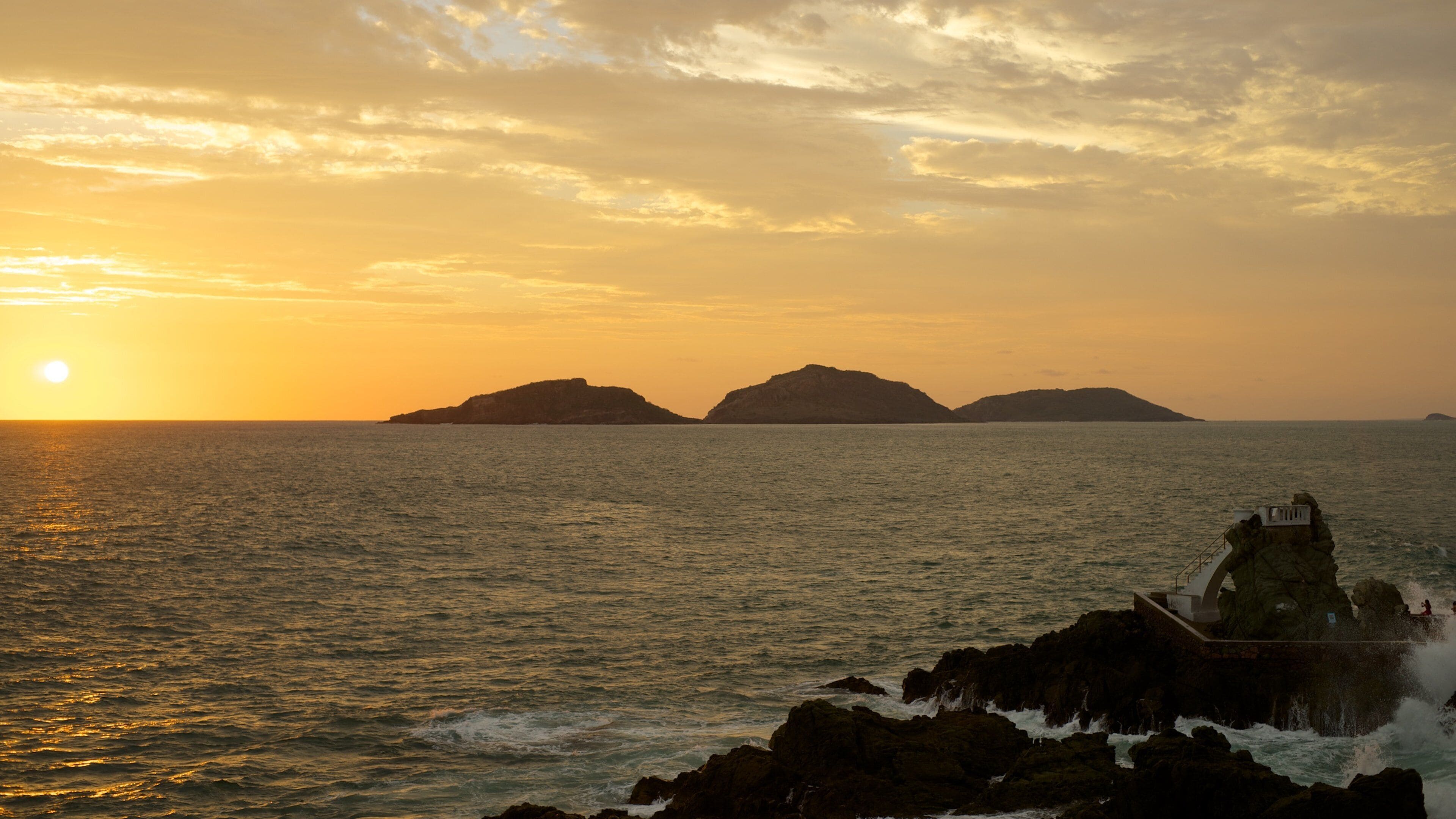 Olas Altas Beach which includes rugged coastline, landscape views and island views
