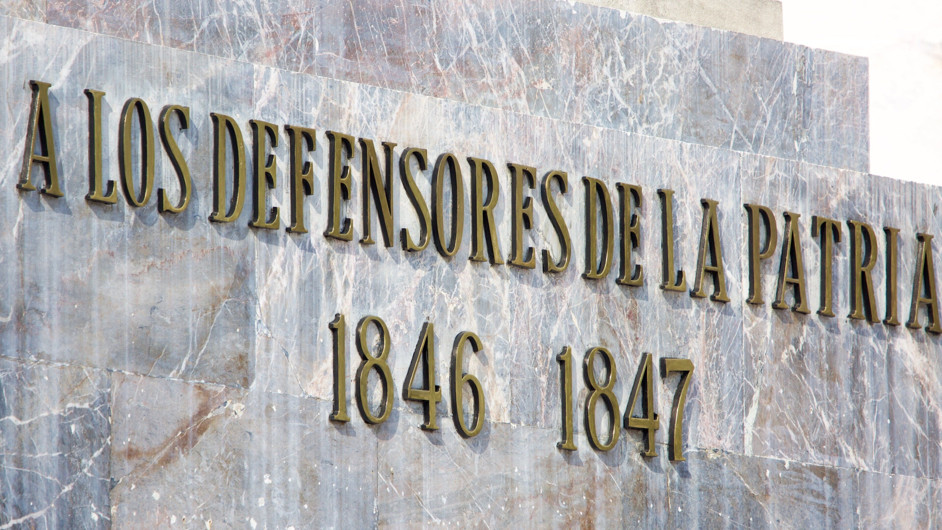 Monumento a los Ninos Heroes featuring kyltit ja monumentti