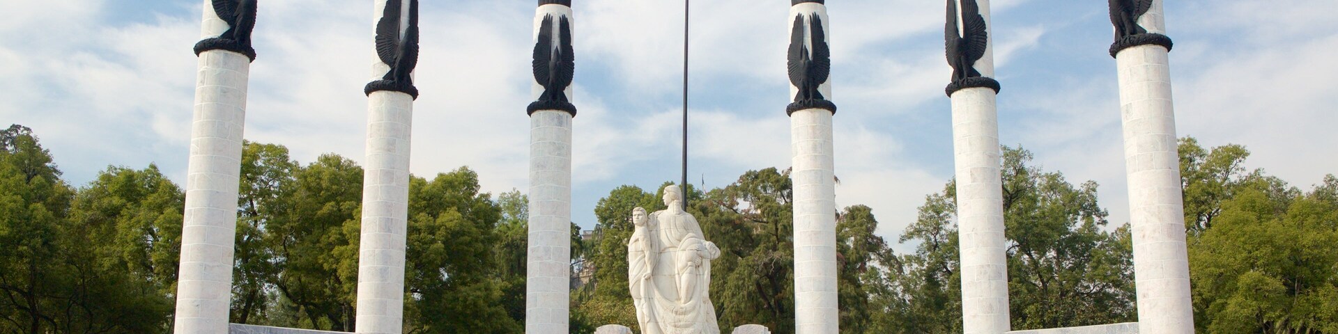 Monumento a los Niños Héroes caracterizando um monumento