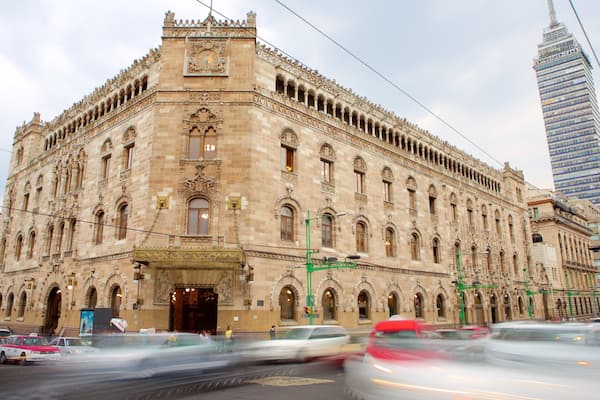 Museo Biblioteca Palacio Postal featuring a castle, heritage architecture and street scenes