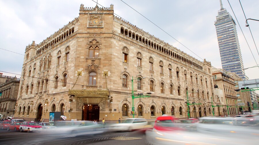 Museo Biblioteca Palacio Postal which includes street scenes, chateau or palace and heritage architecture
