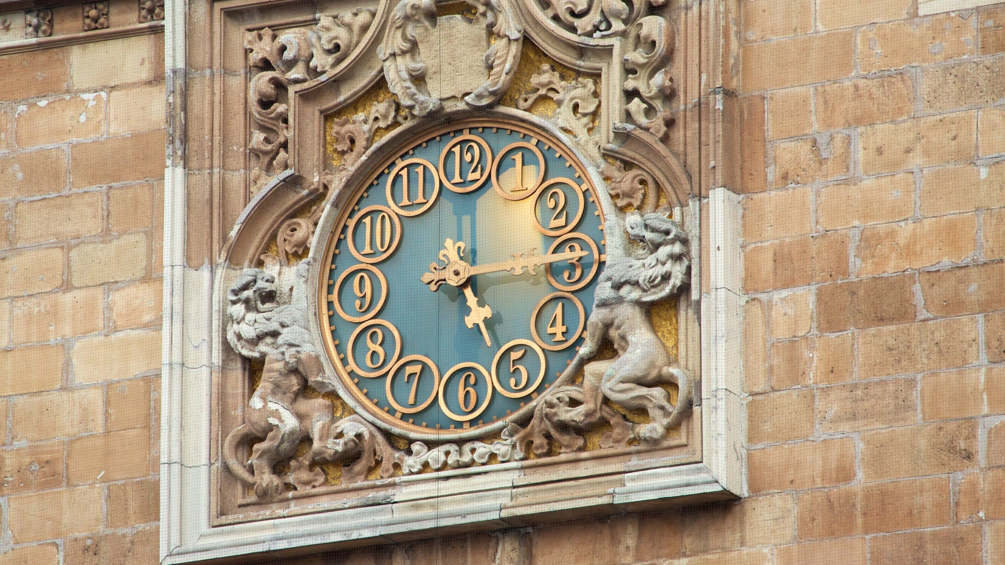 Palacio Postal which includes chateau or palace and a festival