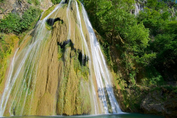 Cascade Cola de Caballo mettant en vedette chute d\'eau