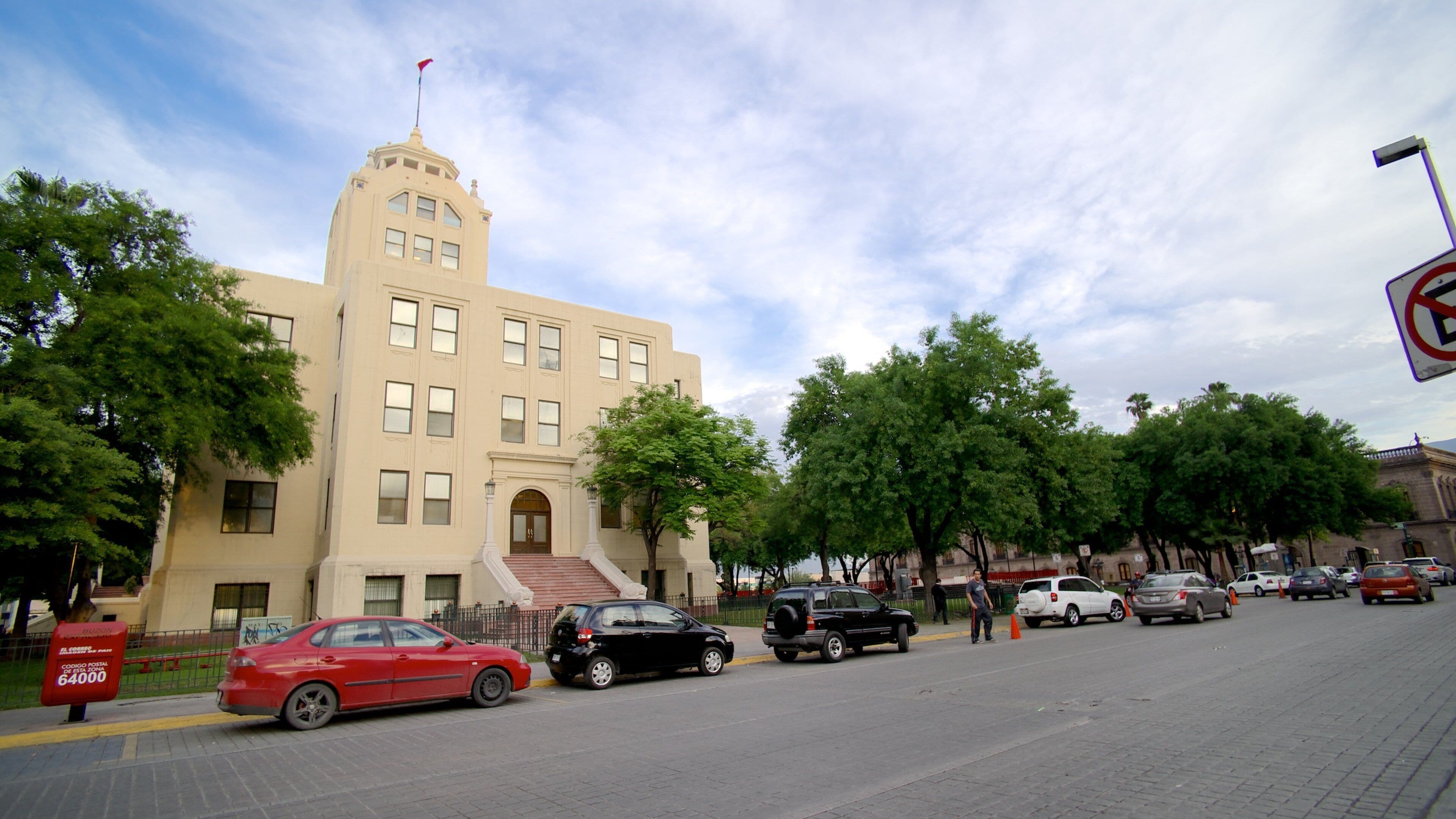 Antiguo Palacio Federal showing street scenes
