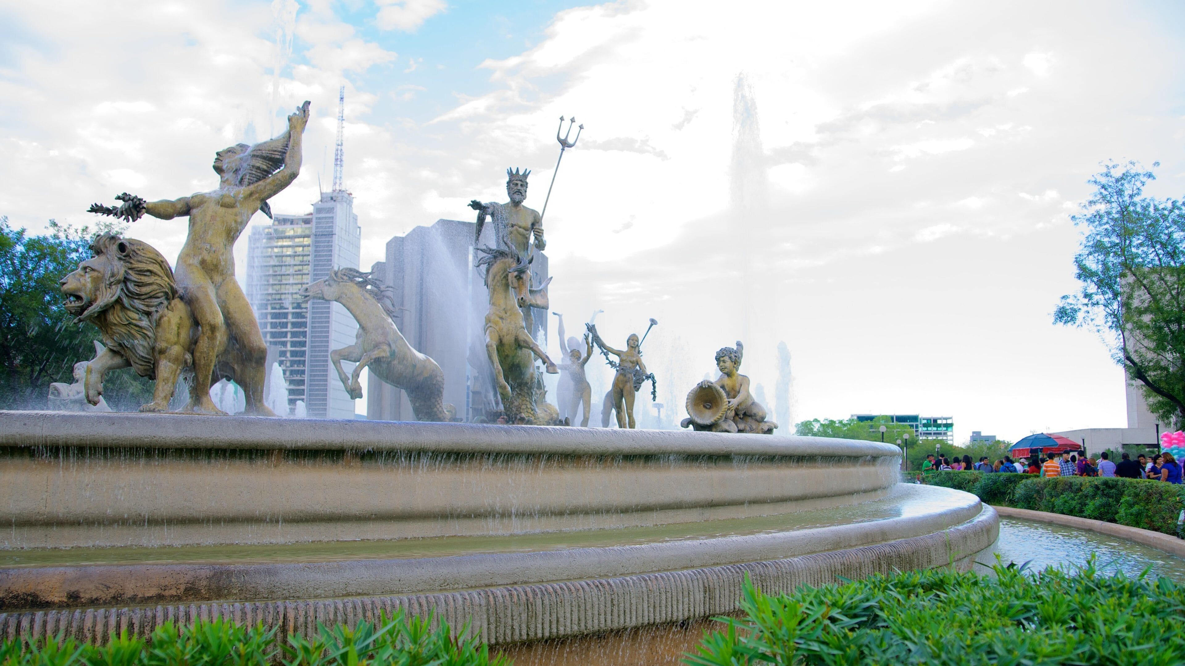 Fuente de la Vida o Neptuno ofreciendo arte, una ciudad y una fuente