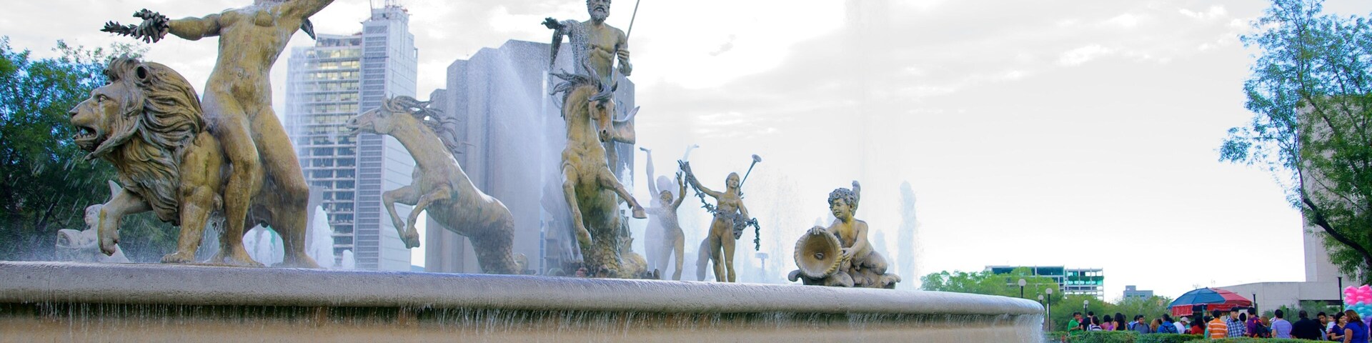 Fuente de la Vida o Neptuno caracterizando arte ao ar livre, uma fonte e uma estátua ou escultura