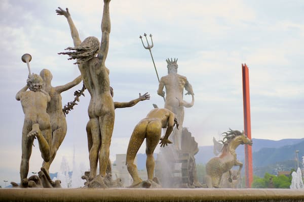 Fuente de la Vida o Neptuno mit einem Stadt, Outdoor-Kunst und Statue oder Skulptur
