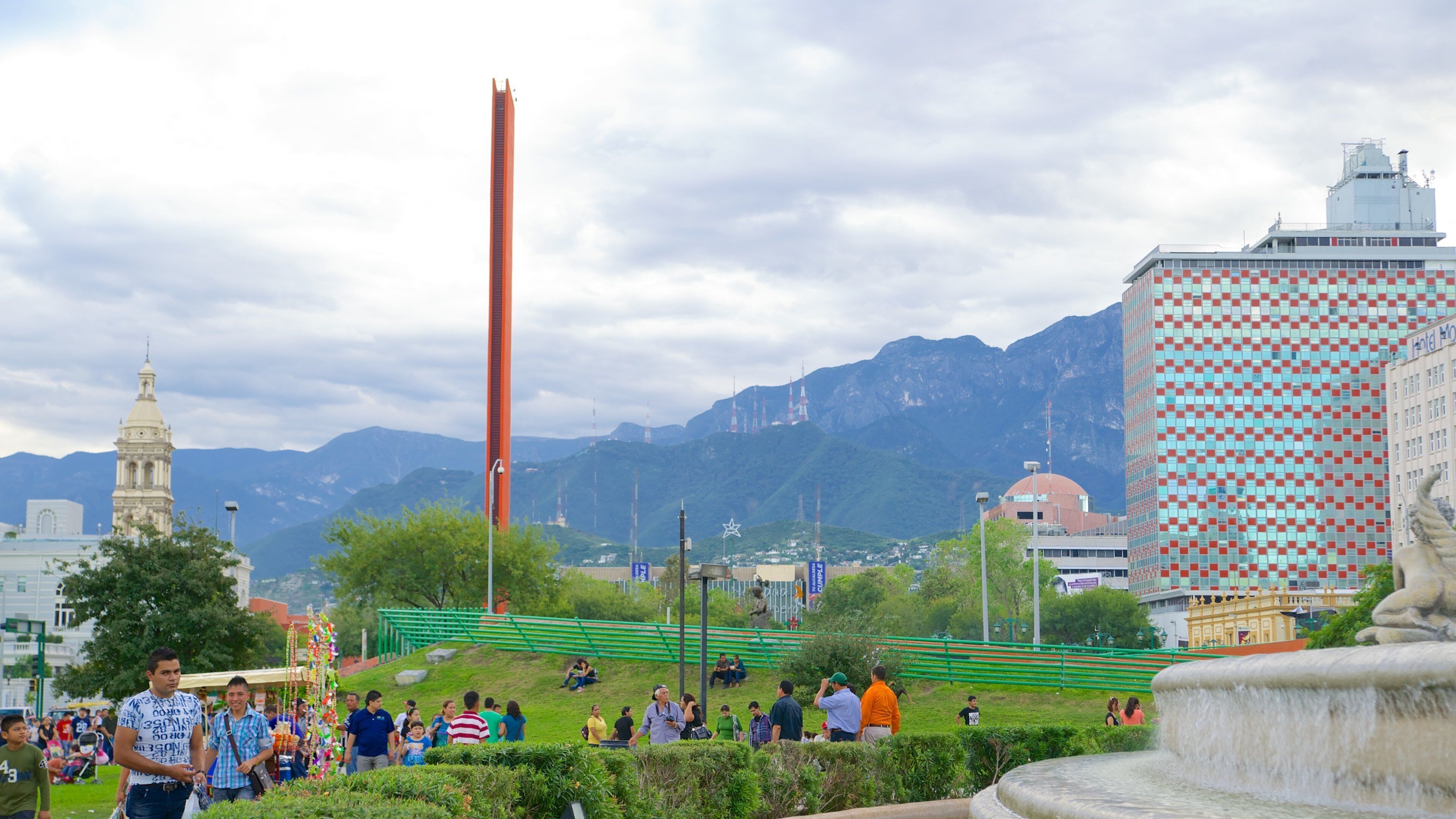 Faro de Comercio featuring a monument and a city