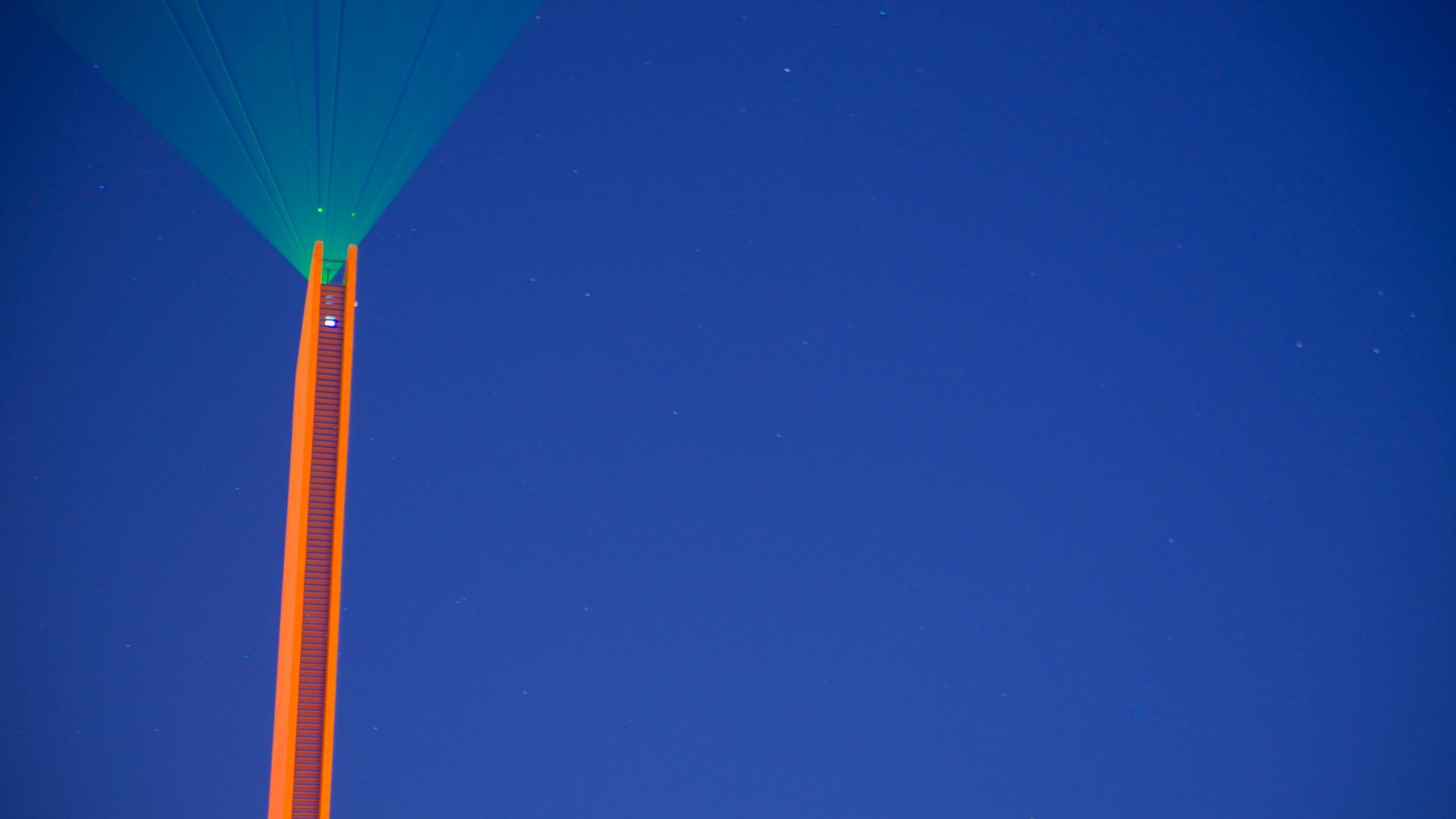 Faro de Comercio qui includes monument