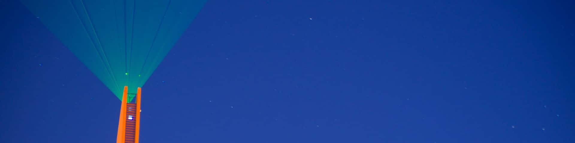 Faro de Comercio featuring a monument