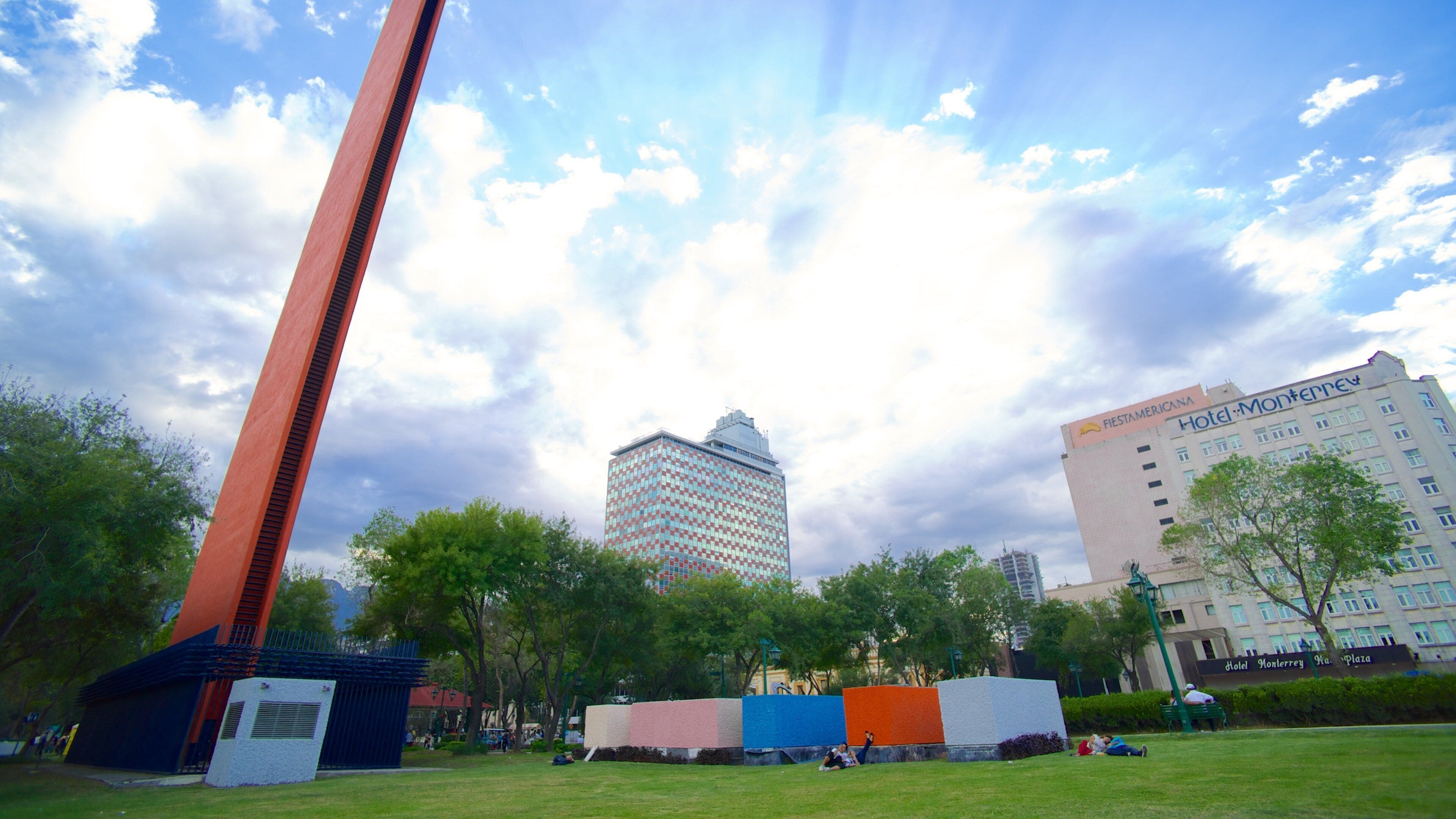 Faro de Comercio mettant en vedette parc, hôtel et ville