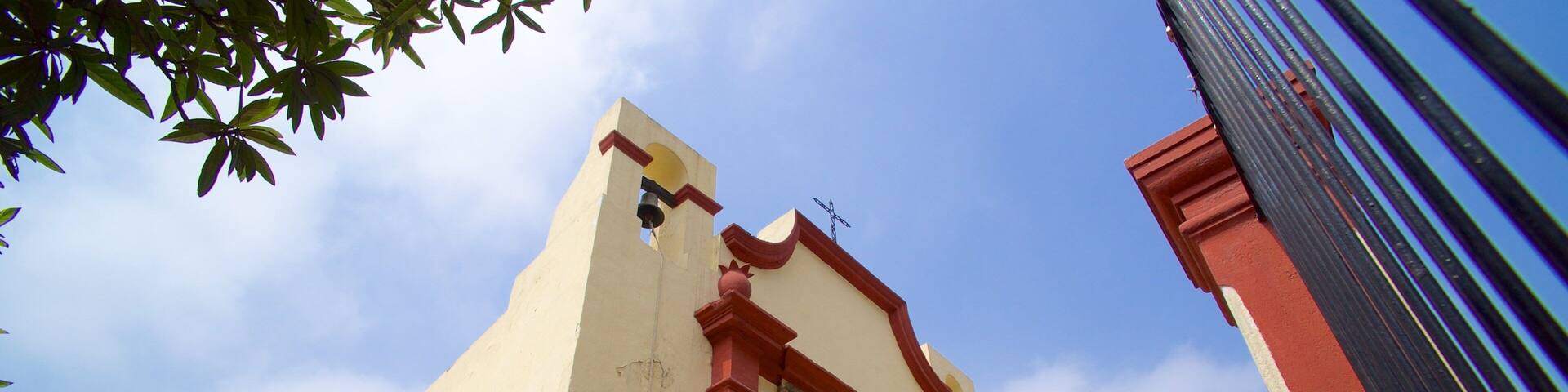 Capilla de los Dulces Nombres which includes a church or cathedral and heritage architecture