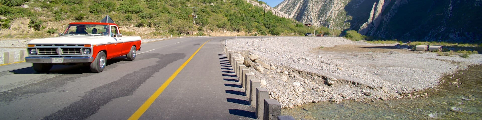 Canon de la Huasteca showing vehicle touring