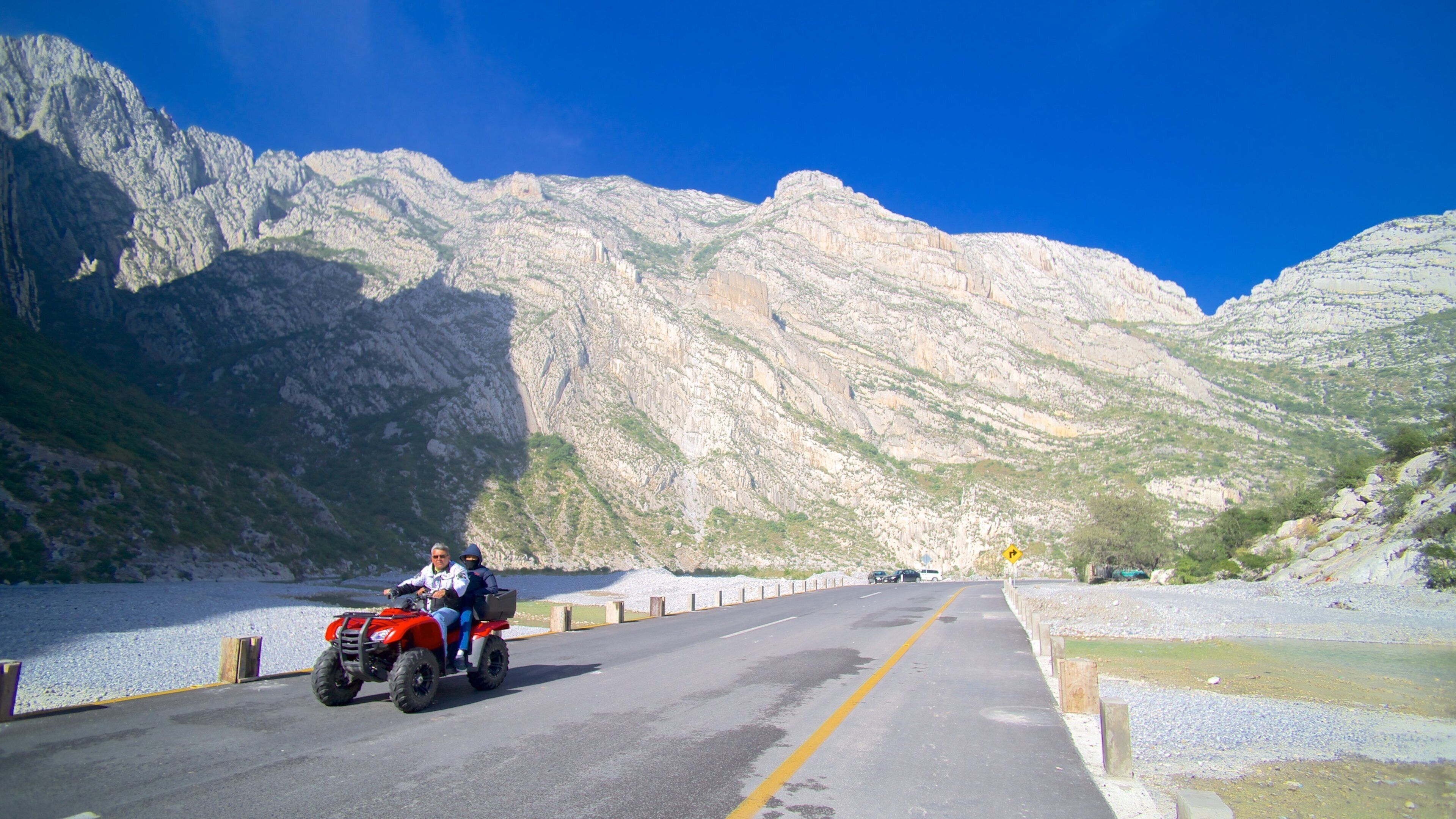 Canon de la Huasteca which includes mountains, a gorge or canyon and landscape views