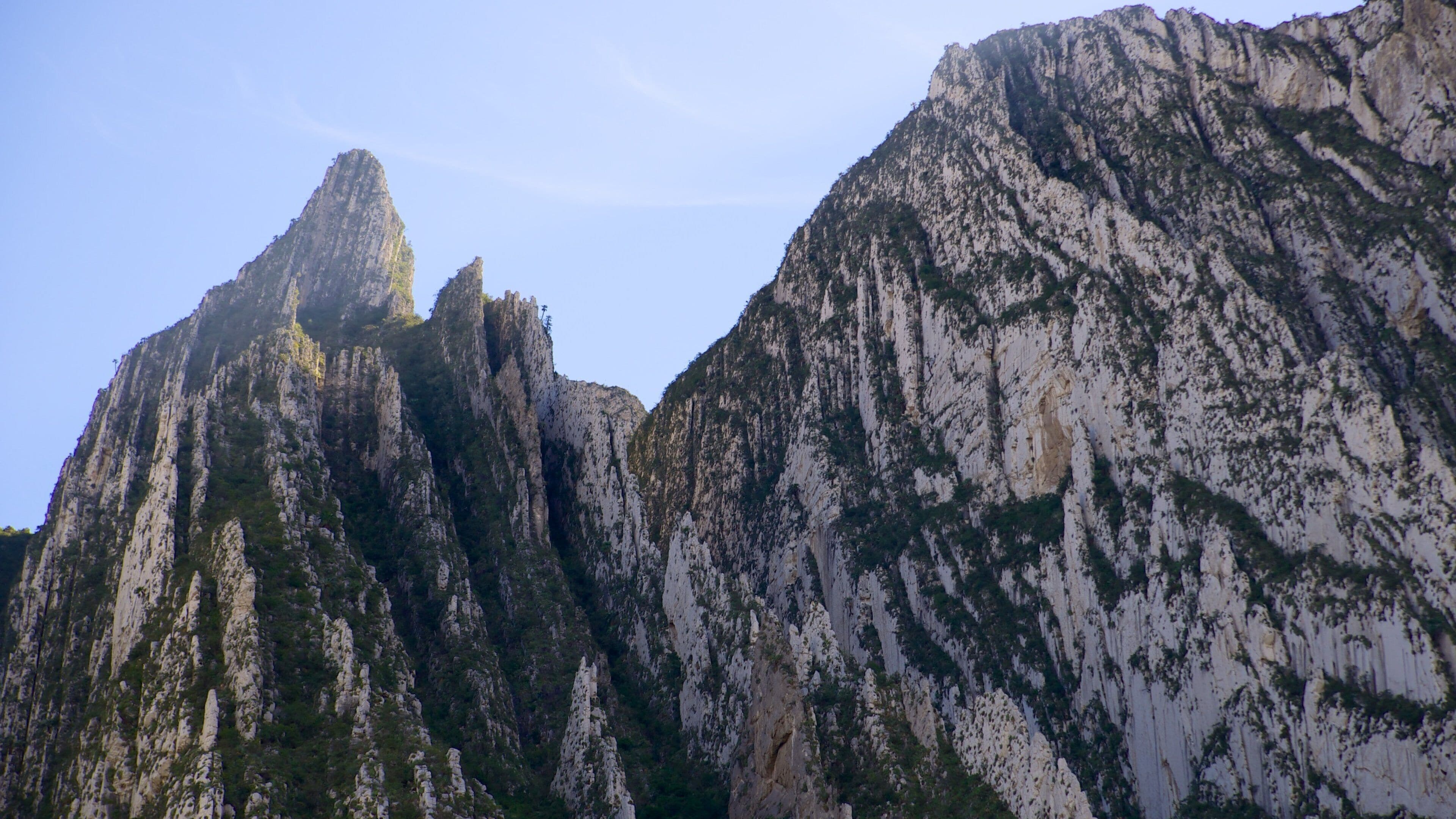 Canon de la Huasteca showing landscape views, mountains and a gorge or canyon