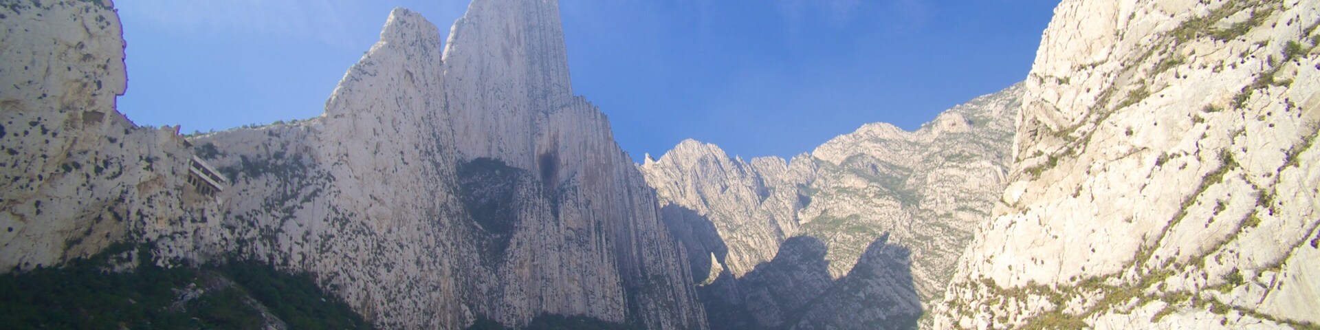 Canon de la Huasteca mostrando escalada ou caminhada, montanhas e paisagem
