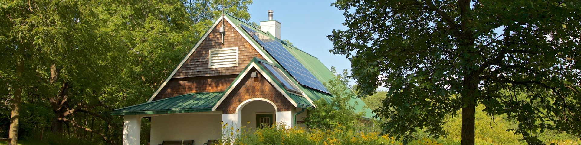 Leslie Science Center featuring a house