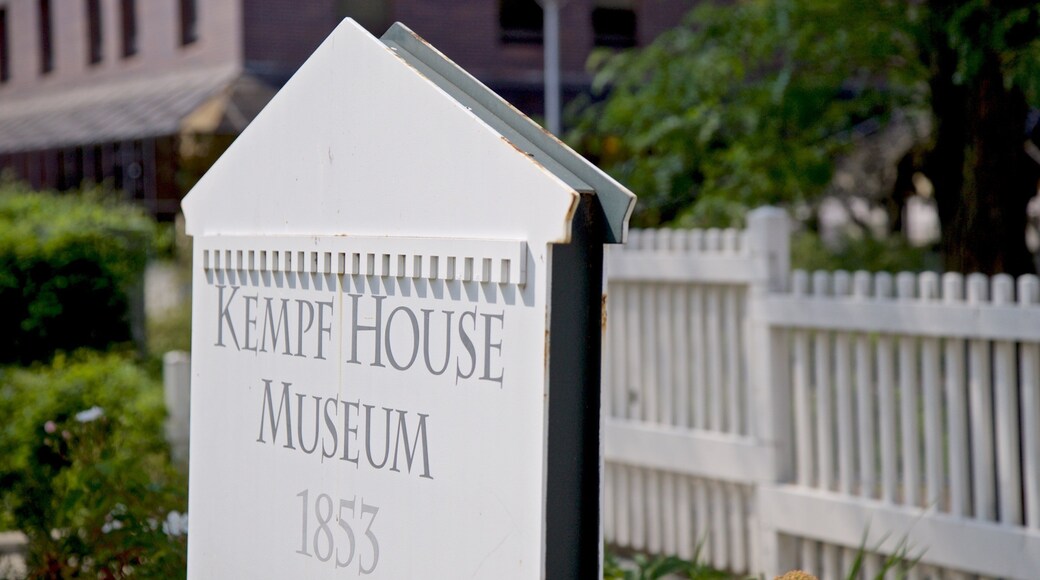 Kempf House Museum which includes signage