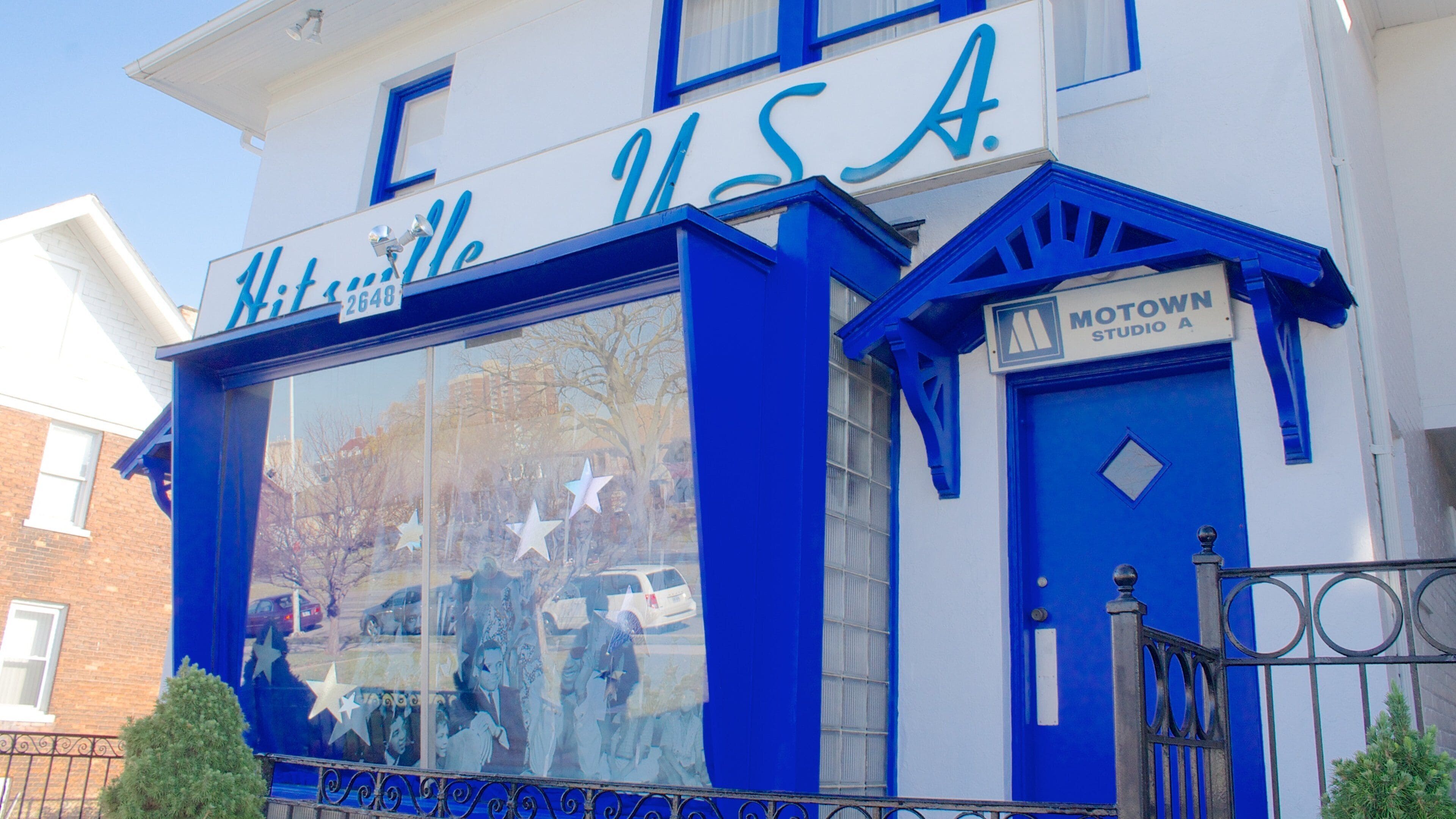 Motown Historical Museum which includes signage and island views