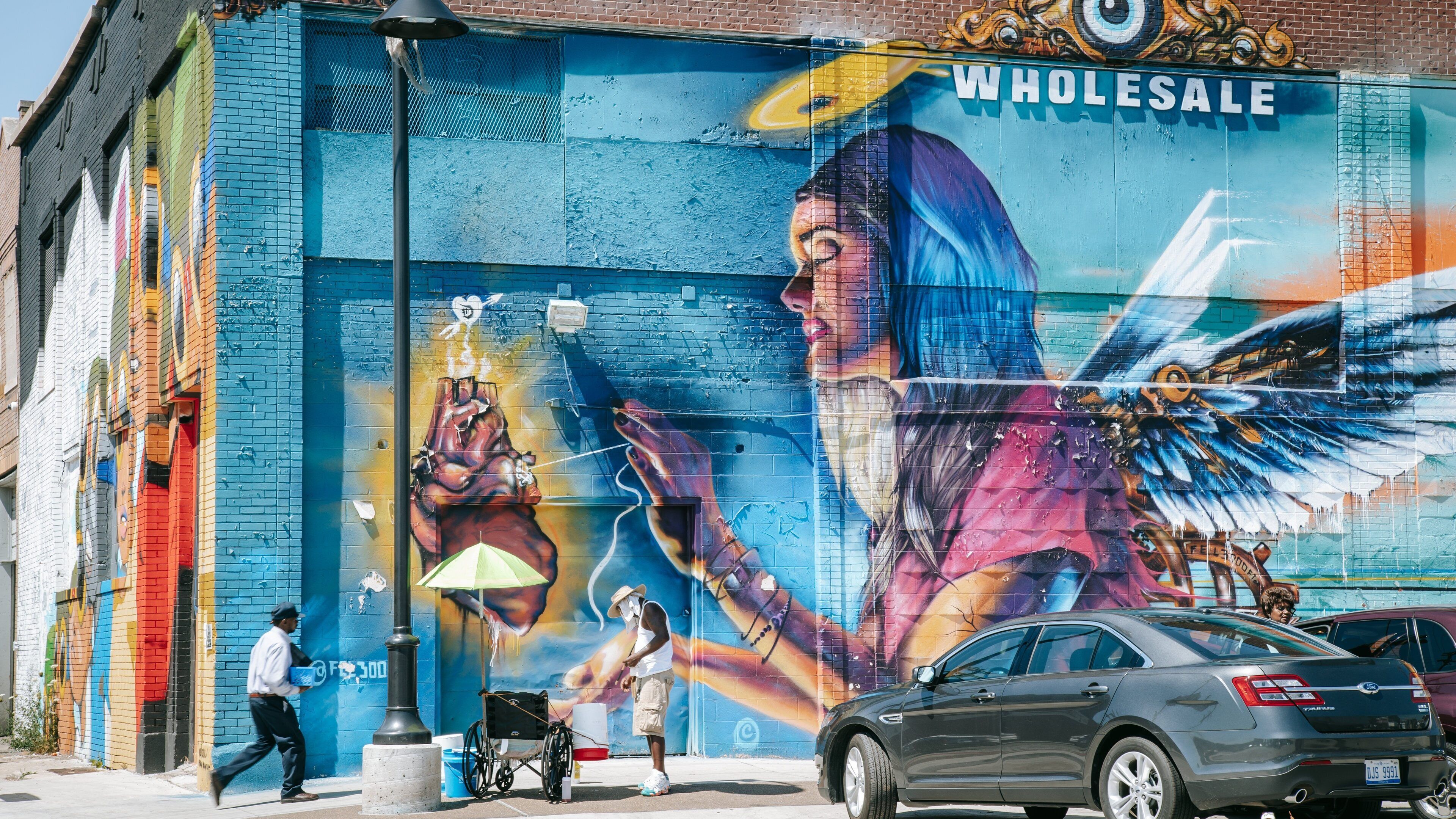 Eastern Market which includes street scenes and outdoor art