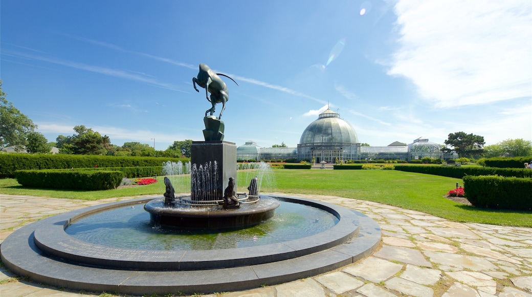 Natuurreservaat Anna Scripps Whitcomb bevat een tuin en een fontein