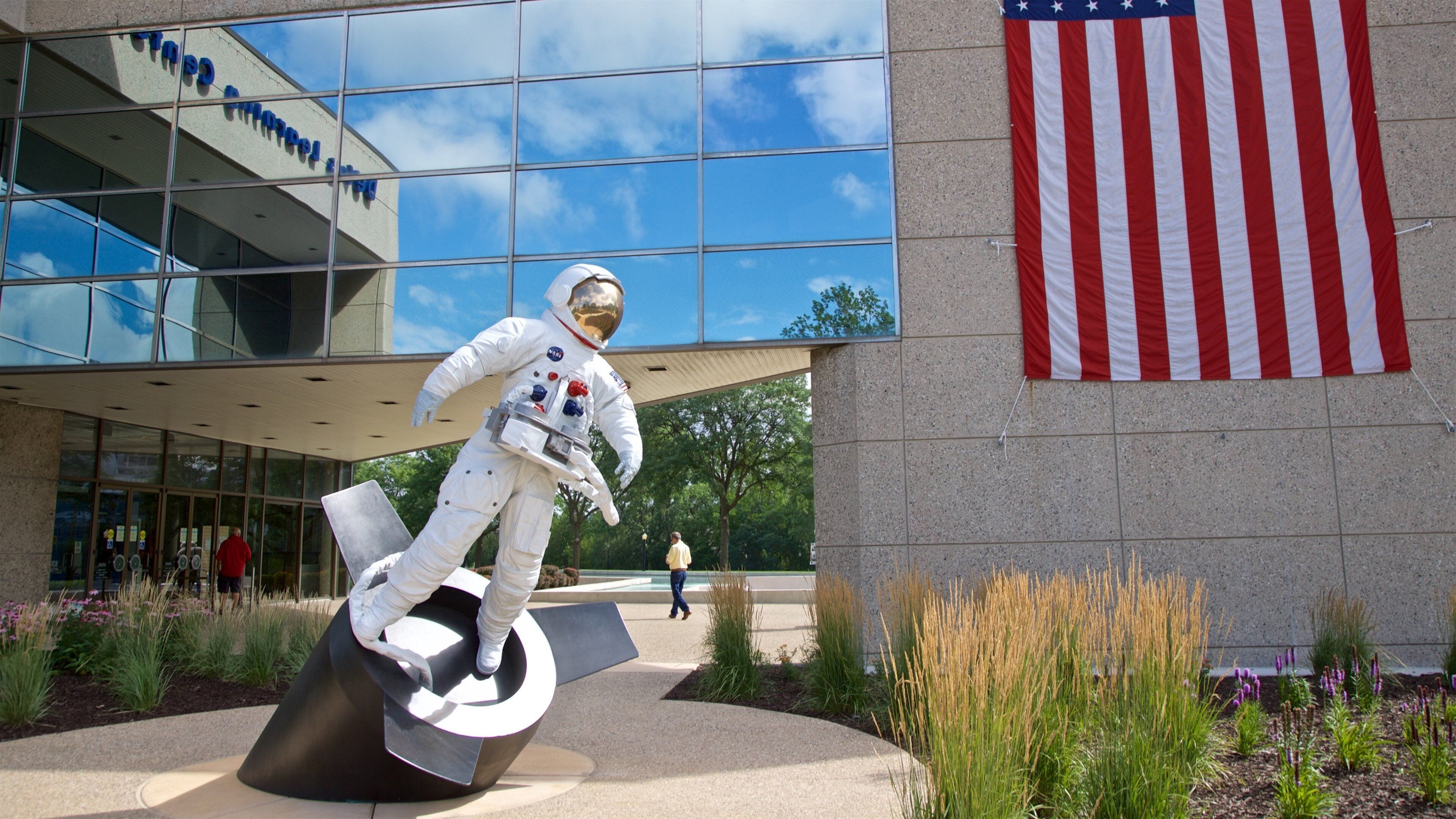 Gerald R. Ford Museum featuring outdoor art