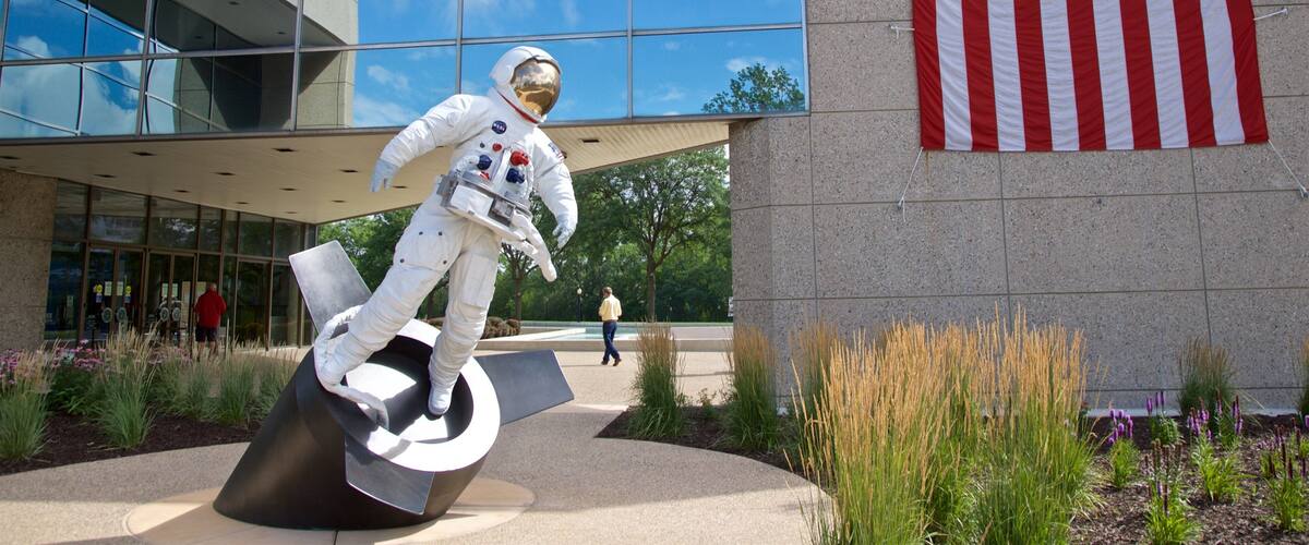 Gerald R. Ford Museum featuring outdoor art