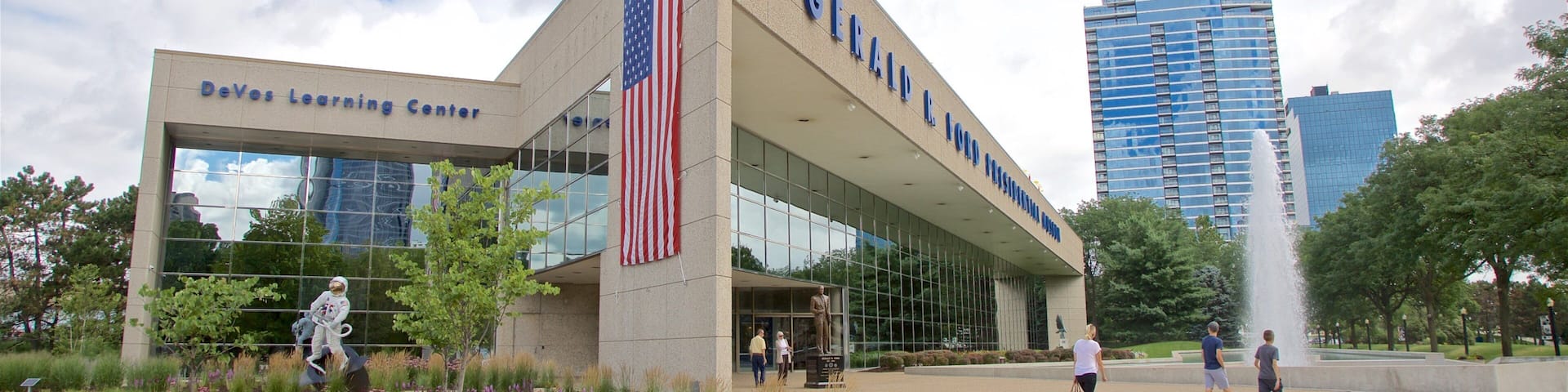 Gerald R. Ford Museum featuring a fountain and street scenes as well as a small group of people