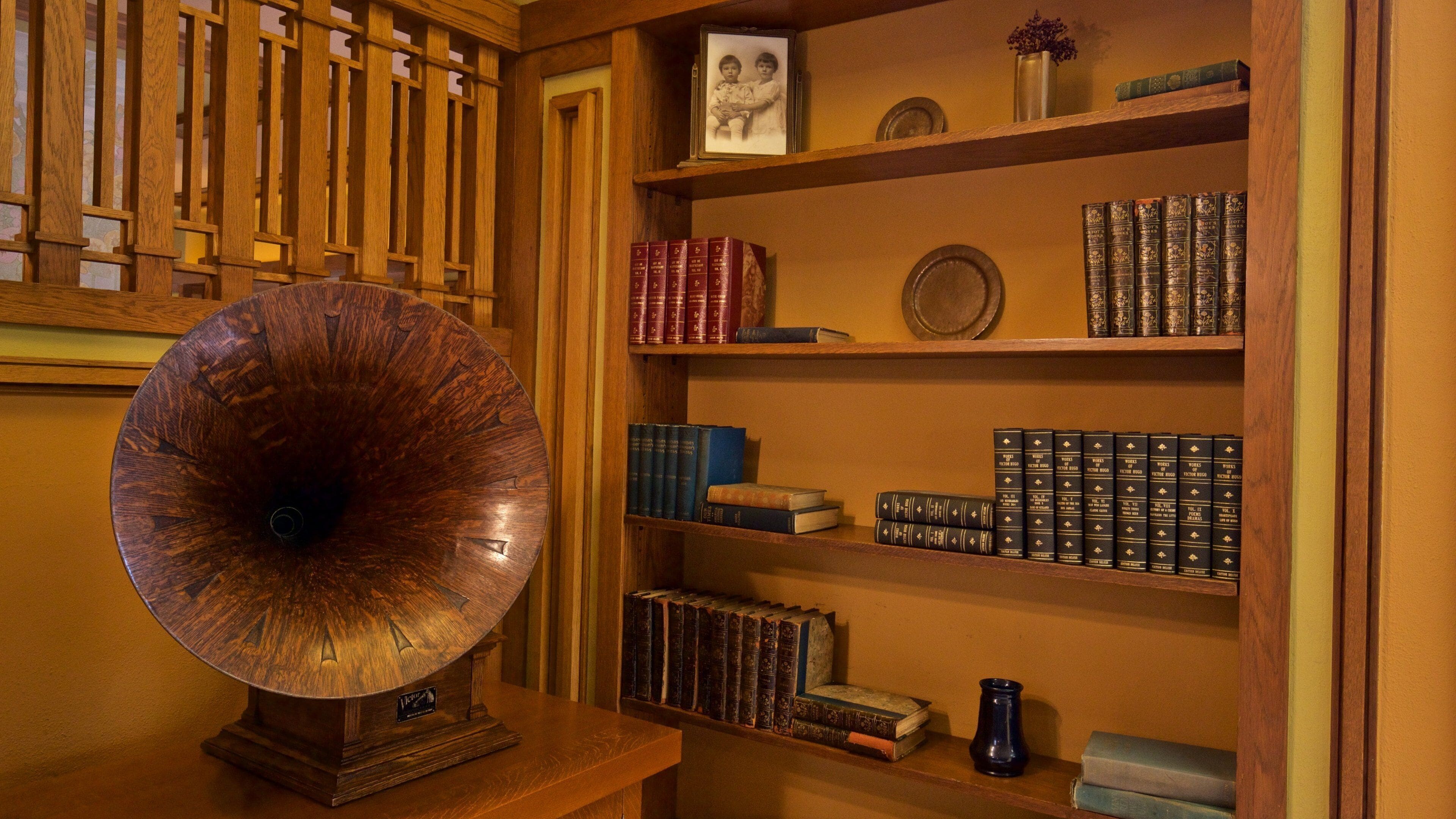 Meyer May House which includes interior views