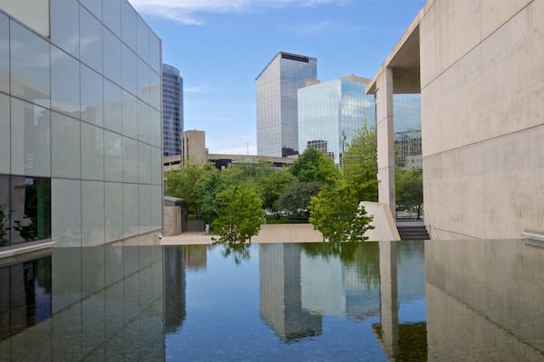 Grand Rapids Art Museum showing a city