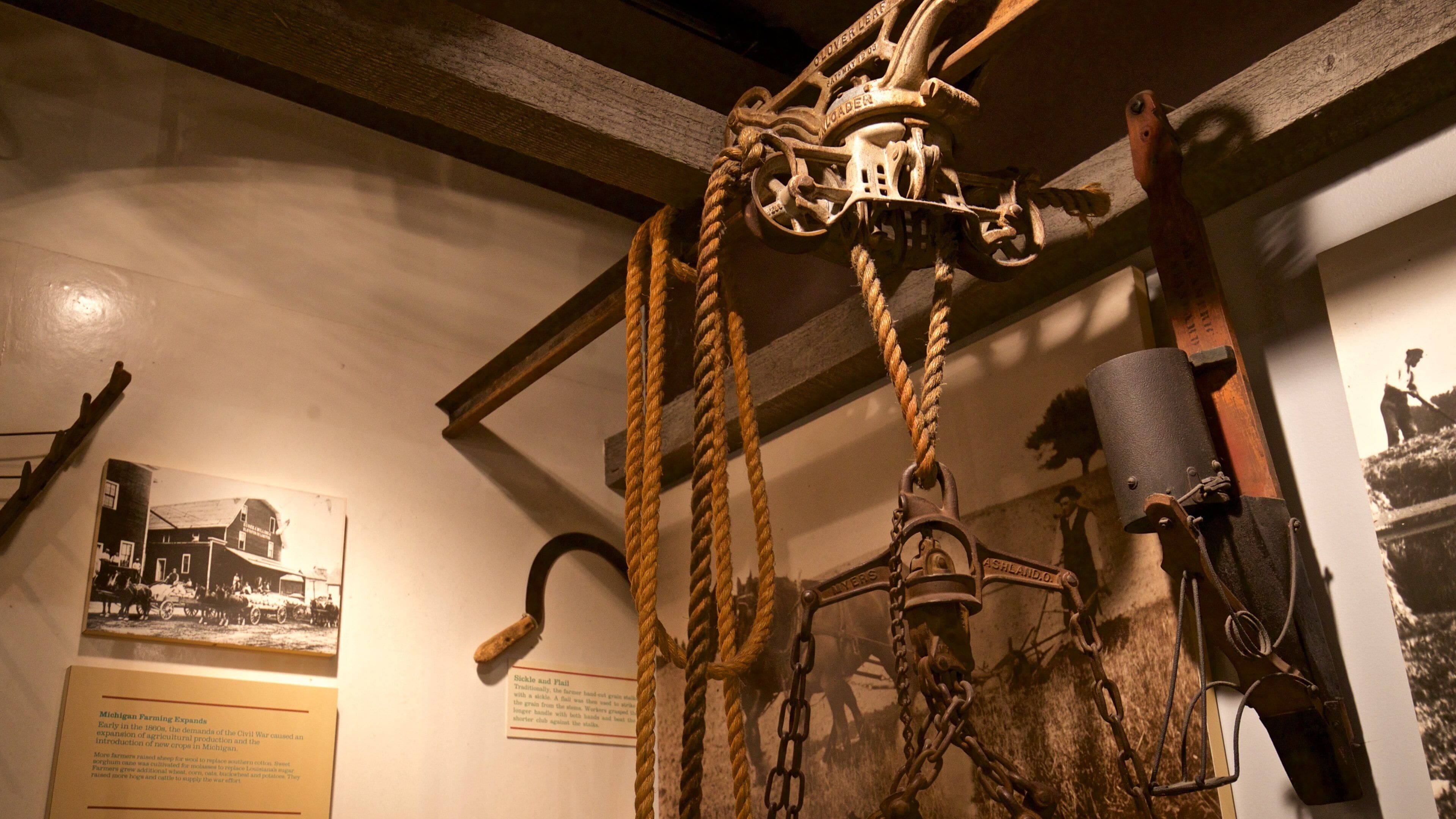 미시간 역사박물관 을 보여주는 실내 전경