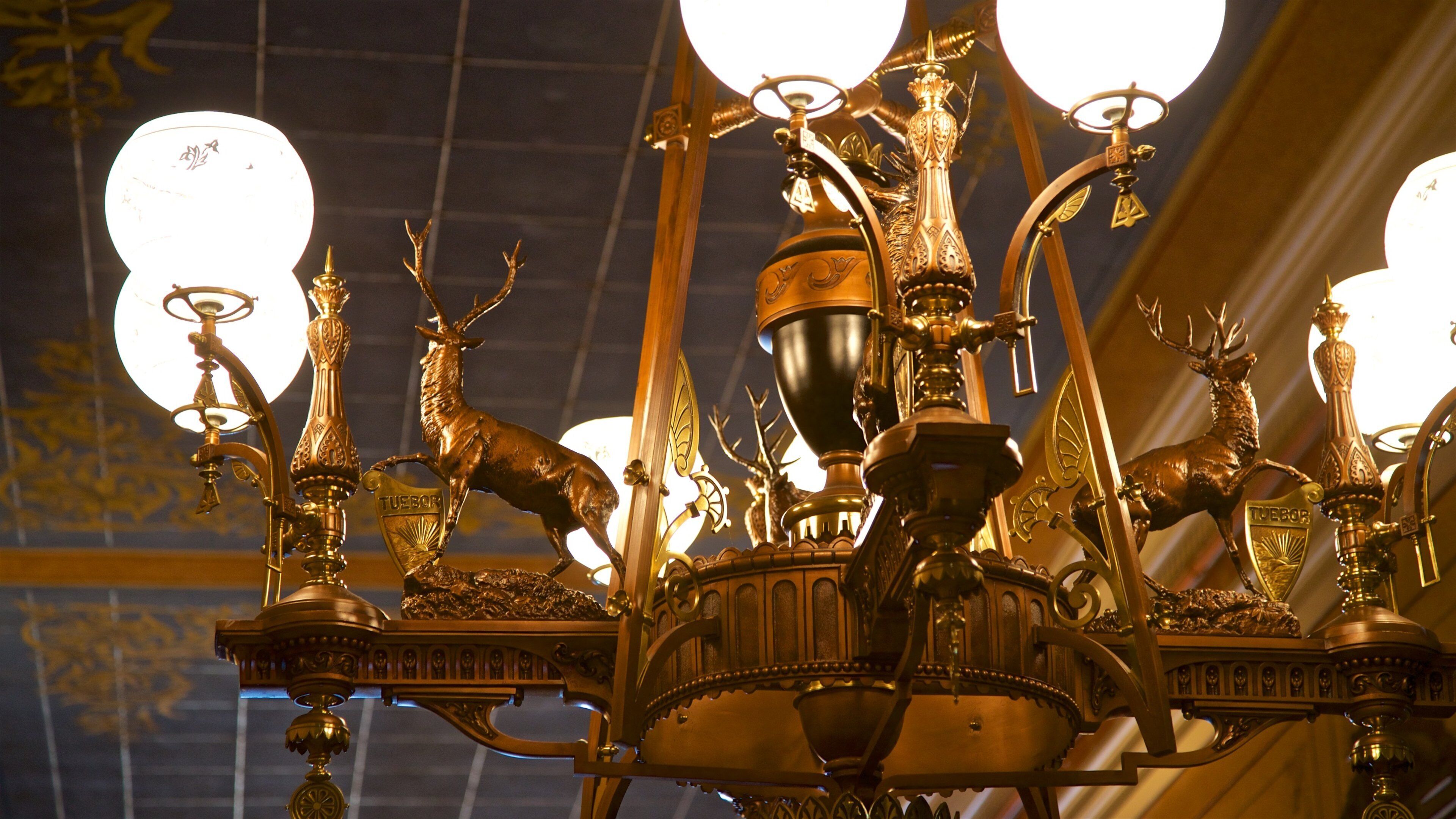 Michigan State Capitol featuring heritage elements and interior views