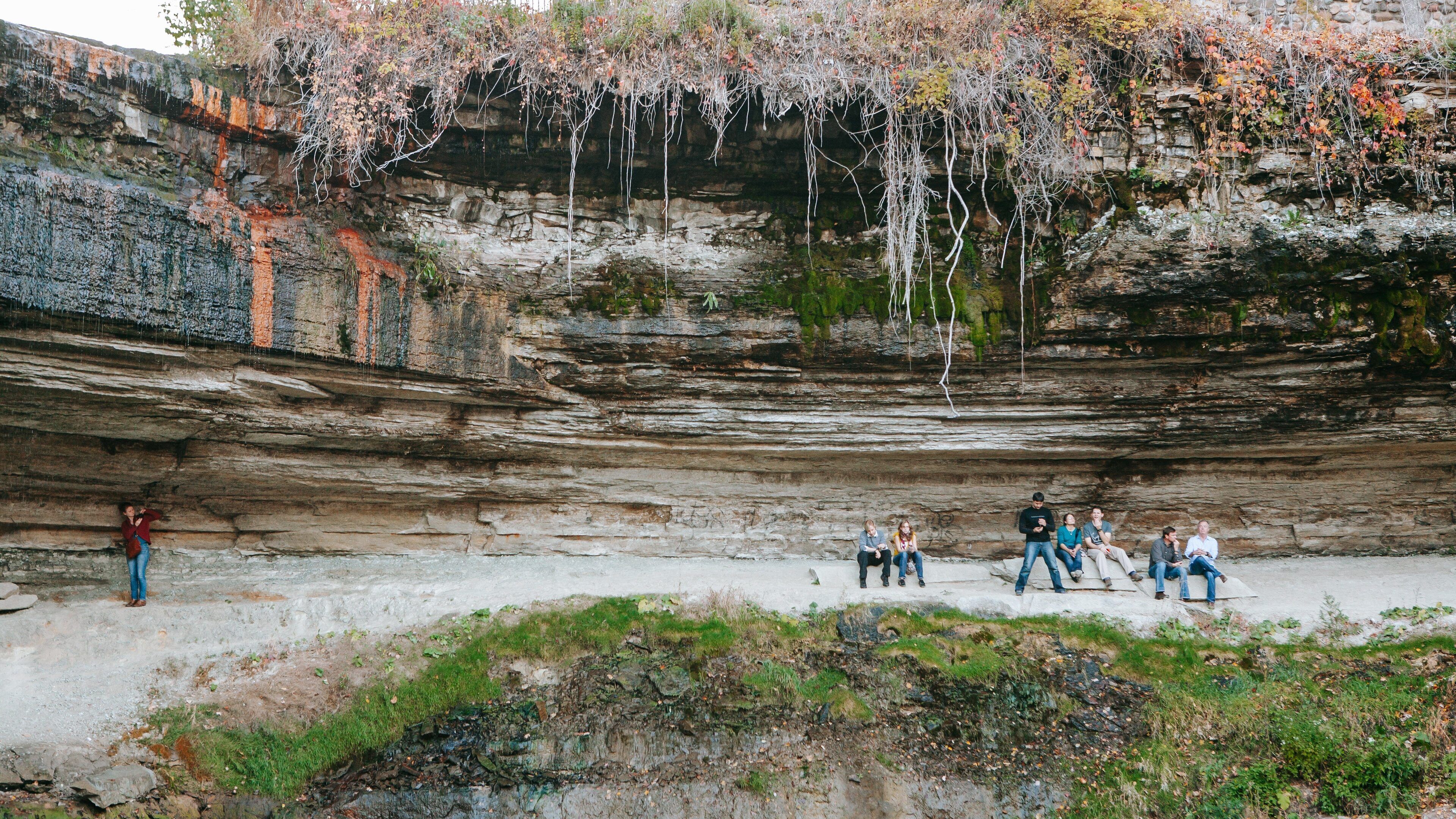Minnehaha Park featuring mountains as well as a small group of people