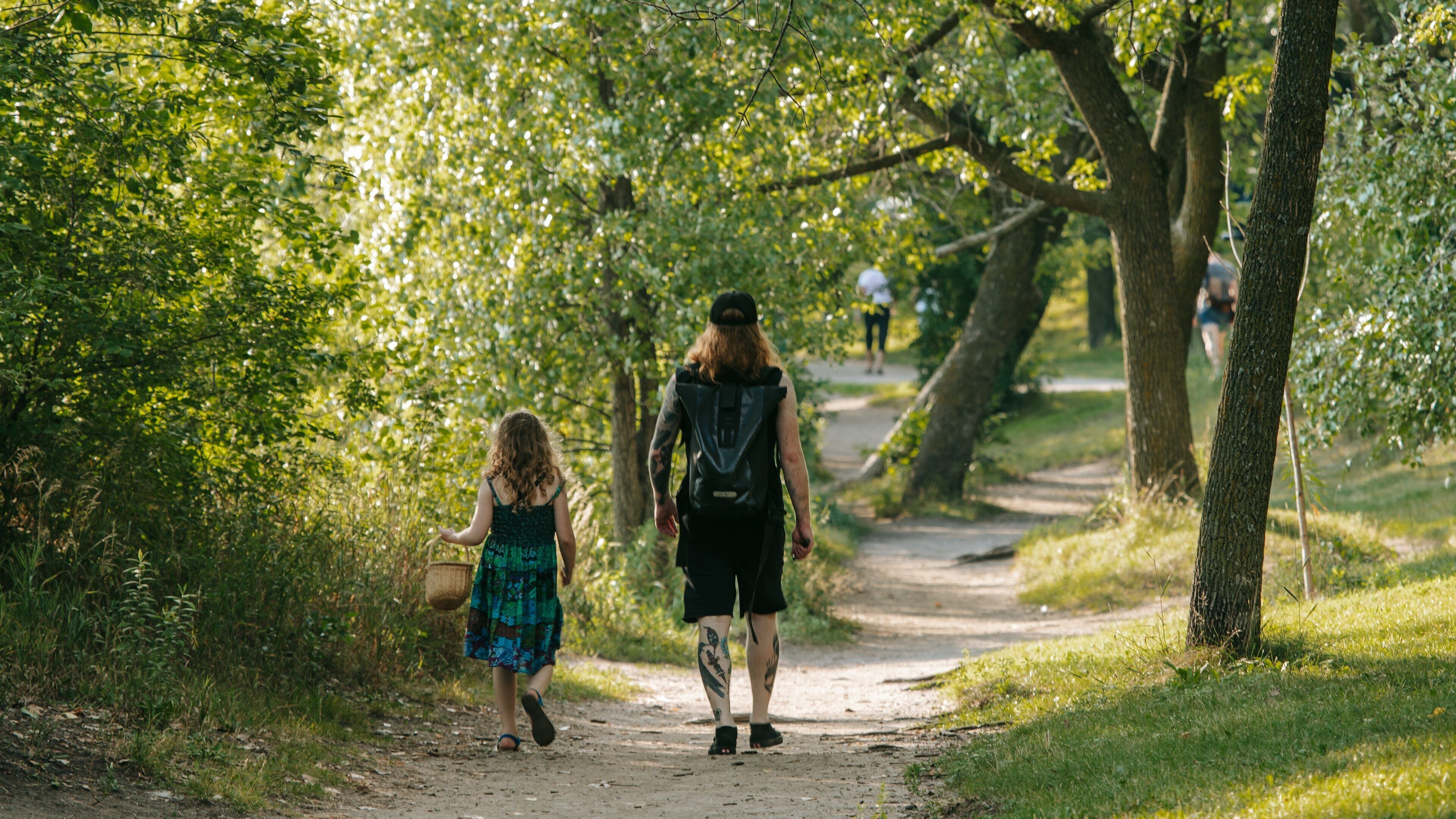 Lake Harriet showing a park as well as a family
