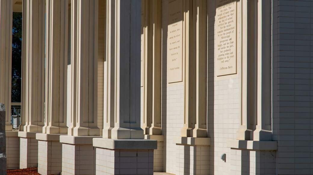 Beauvoir featuring an administrative buidling