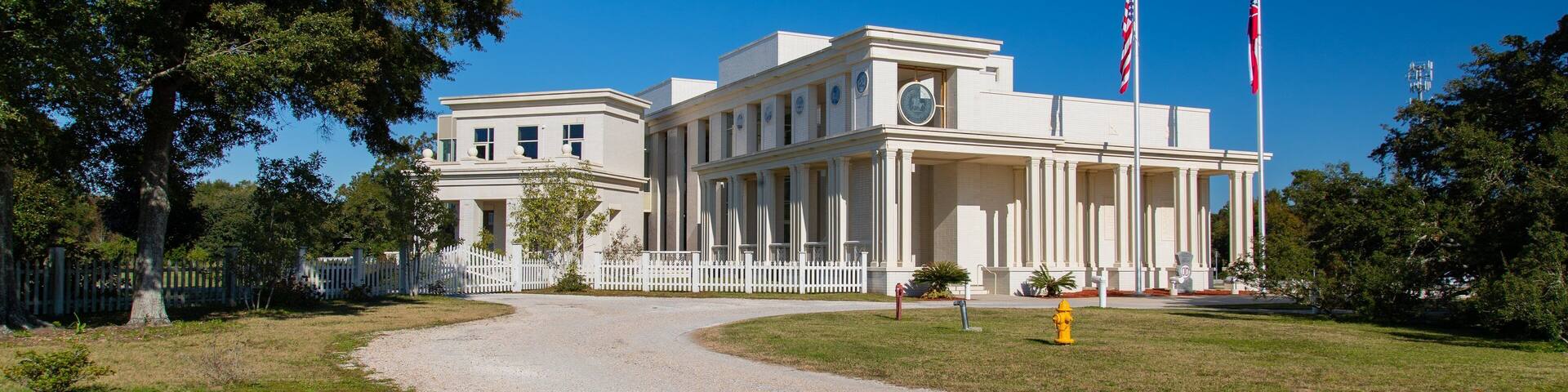 Beauvoir showing an administrative buidling