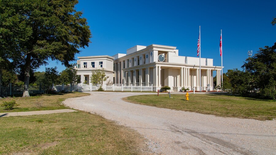 Beauvoir showing an administrative buidling