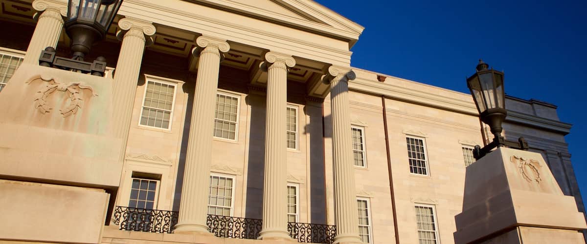 Mississippi State Capitol featuring heritage elements, an administrative buidling and heritage architecture